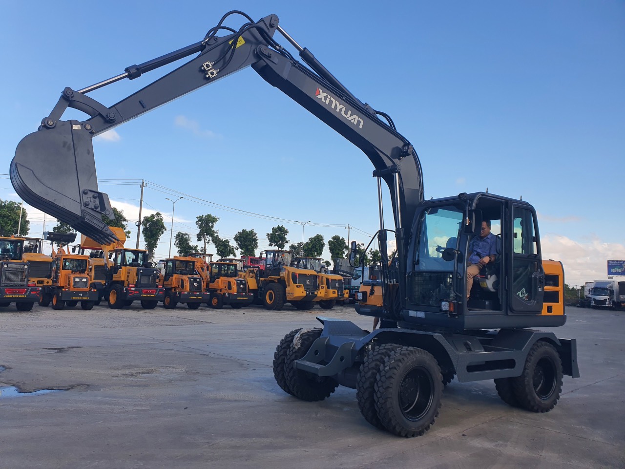 Máy Xúc Đào Bánh Lốp Xinyuan C115 - Hiệu Suất Mạnh Mẽ Cho Công Trình Đa Năng